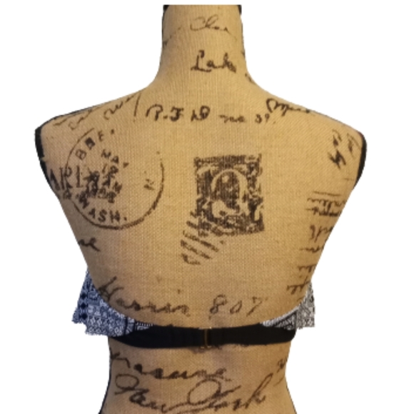 • Arizona Jeans Swimwear Bikini Top • - Picture 4 of 7